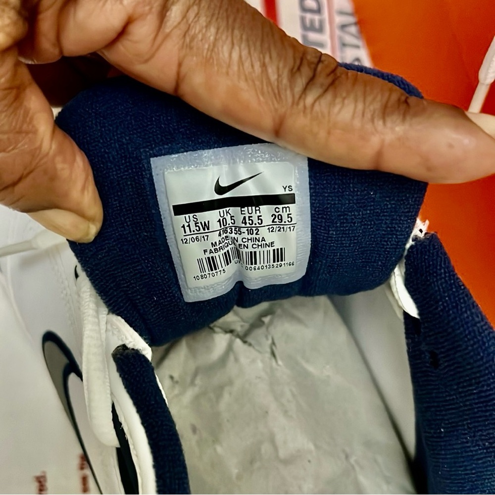 Nike shoes - Picture 8 of 8